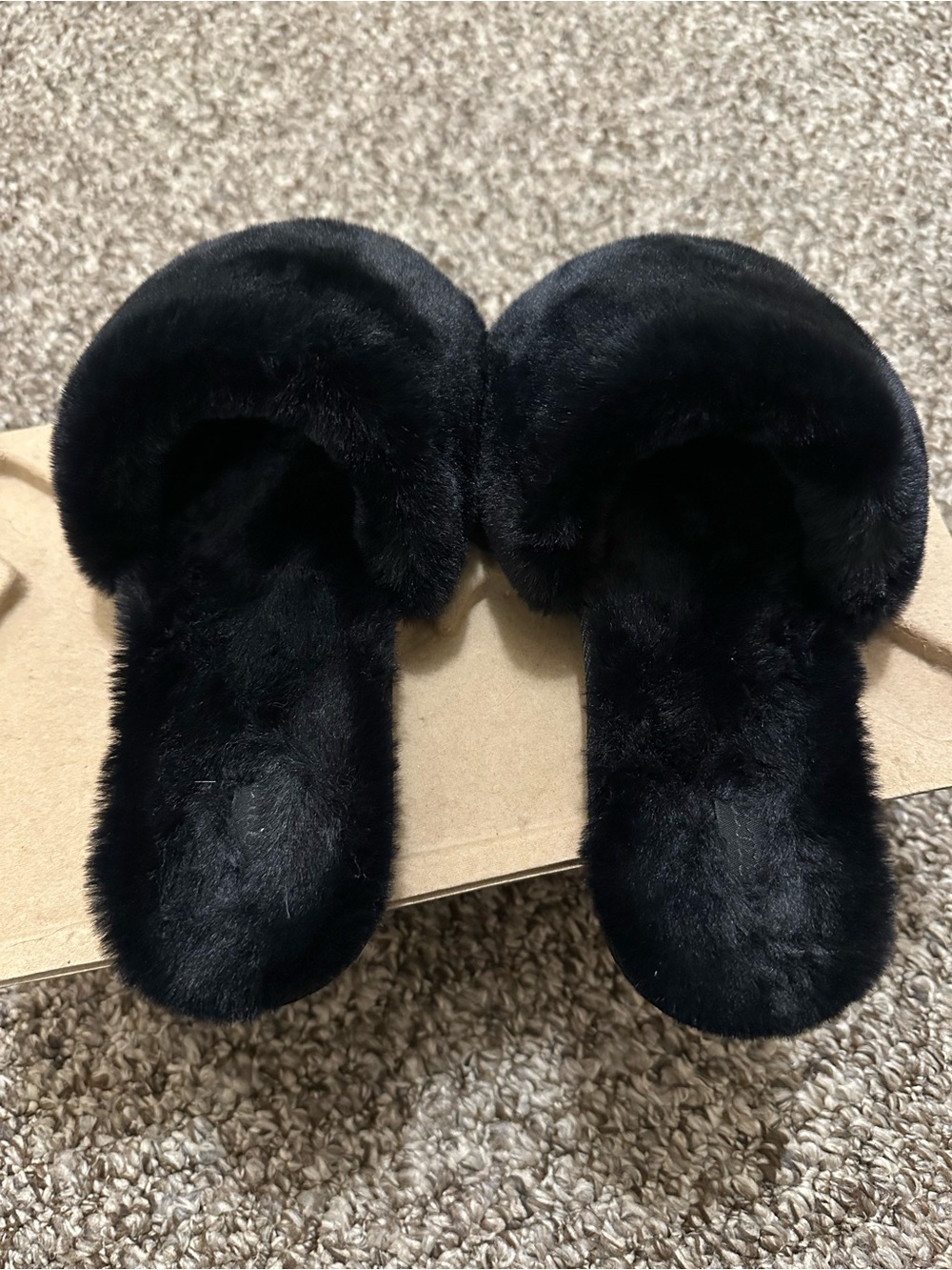 SKIMS Black Fuzzy Slide Slippers - Picture 3 of 6